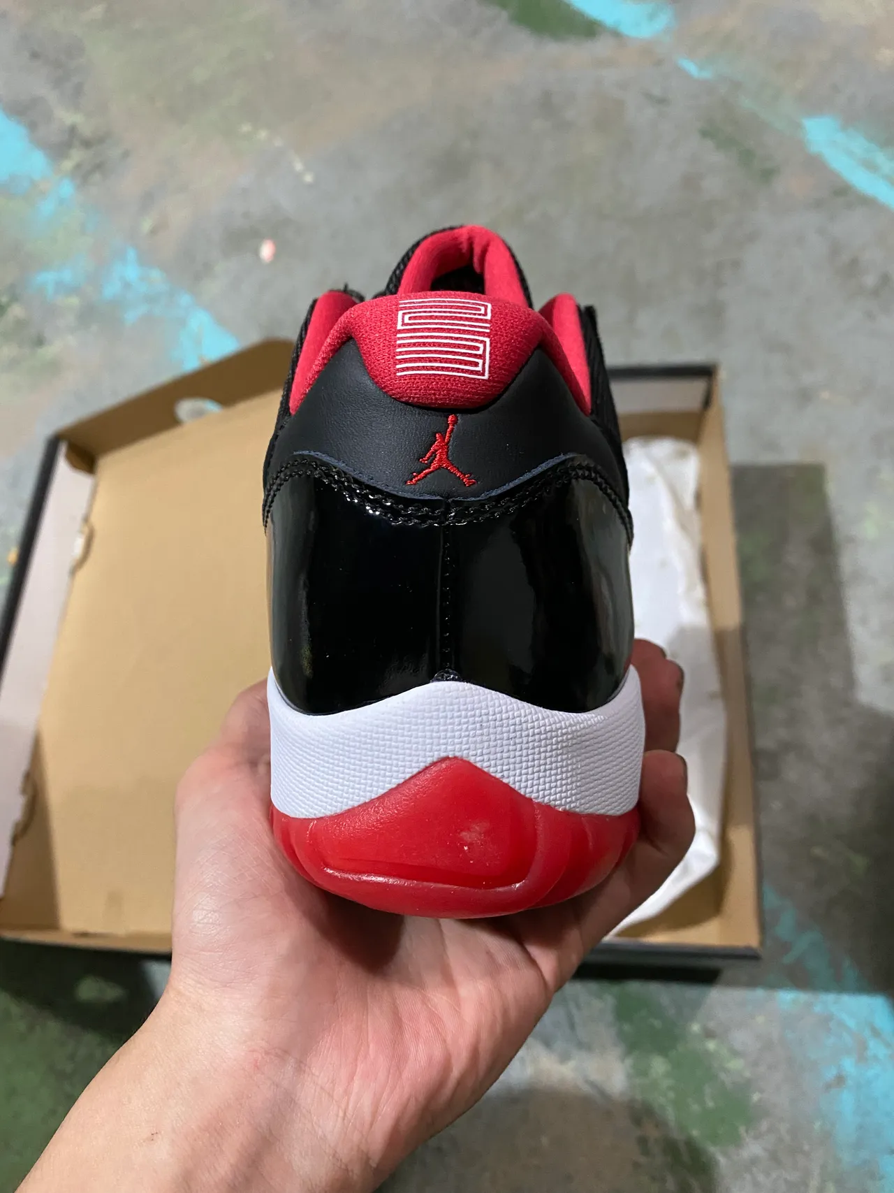 Air Jordan 11 Zapatillas de baloncesto de cuero patentado negro blanco rojo 6