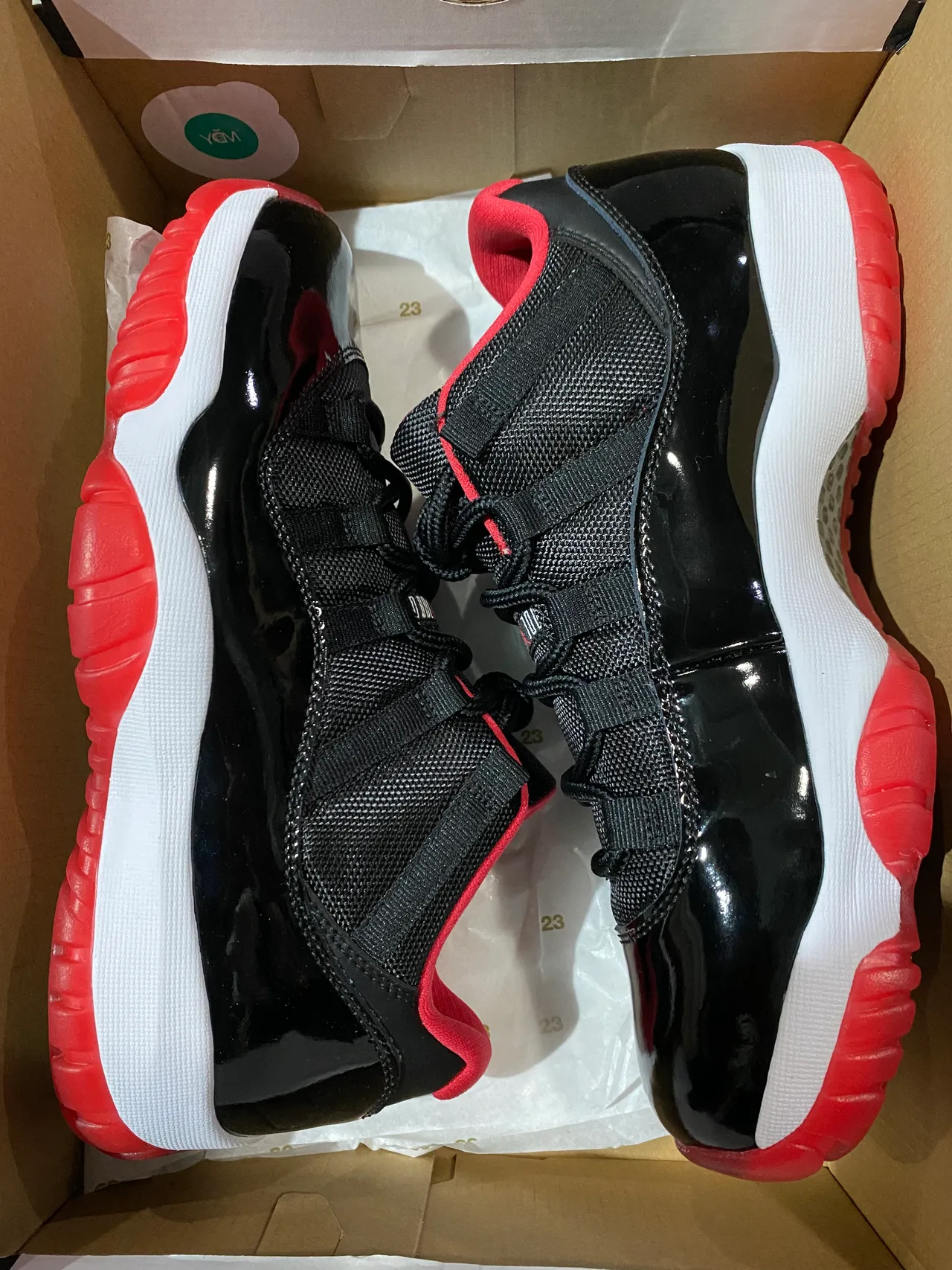 Air Jordan 11 Zapatillas de baloncesto de cuero patentado negro blanco rojo 7