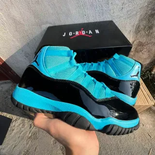 Tênis de basquete Air Jordan 11 em couro envernizado ciano e preto
