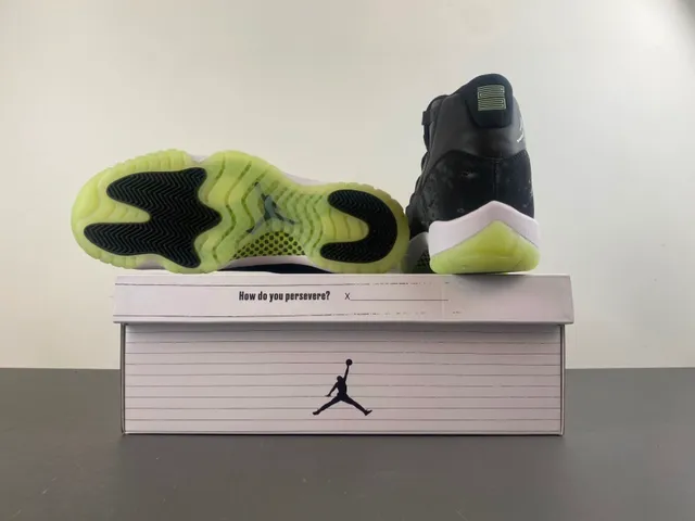 Air Jordan 11 Marbled Black Translucent Lime Green Tênis de Basquete 17