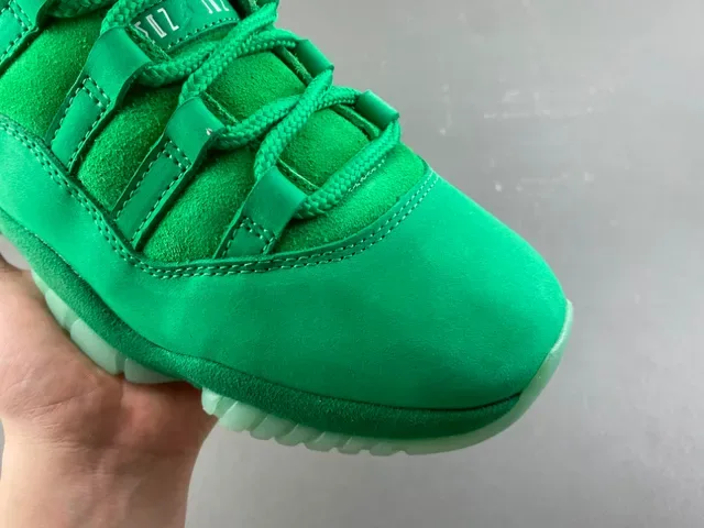 Air Jordan 11 单色绿麂皮篮球鞋 2