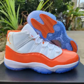 Tênis de basquete Air Jordan 11 laranja branco azul