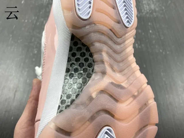 Zapatillas de baloncesto Air Jordan 11 de charol rosa pálido 2