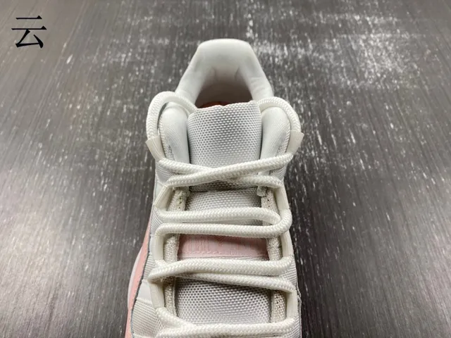 Zapatillas de baloncesto Air Jordan 11 de charol rosa pálido 4