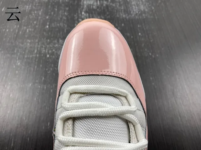 Zapatillas de baloncesto Air Jordan 11 de charol rosa pálido 7