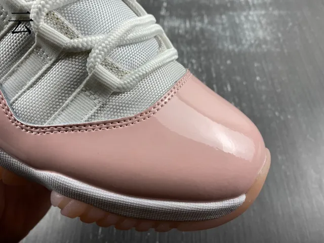 Zapatillas de baloncesto Air Jordan 11 de charol rosa pálido 9