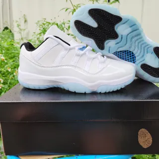 Tênis de basquete Air Jordan 11 branco azul gelo preto