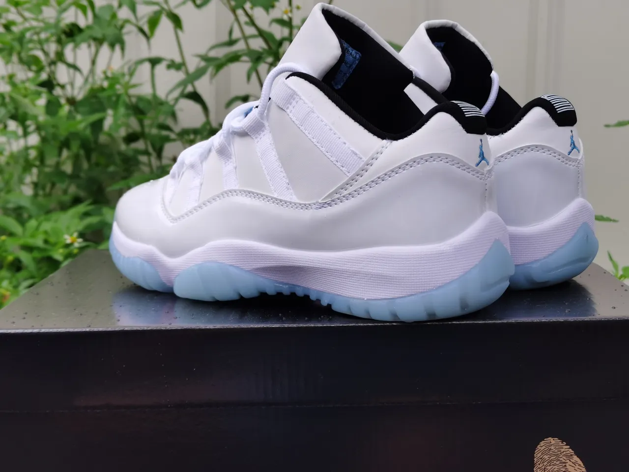 Tênis de basquete Air Jordan 11 branco azul gelo preto 2