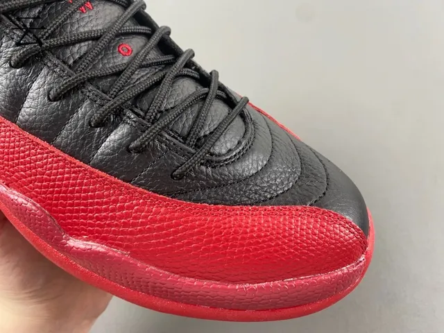 Air Jordan 12 কালো এবং লাল বাস্কেটবল জুতা 11