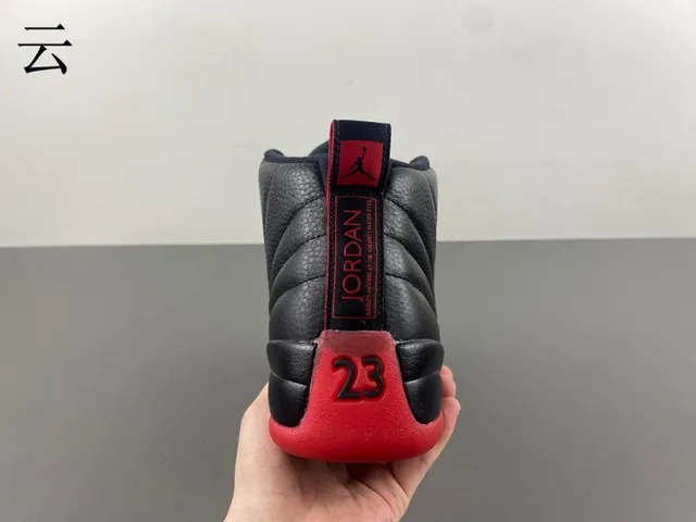 Air Jordan 12 কালো এবং লাল বাস্কেটবল জুতা 13