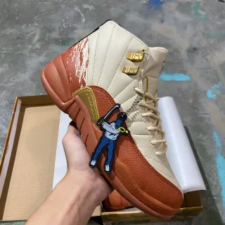 Zapatillas de baloncesto Air Jordan 12 de cuero desgastado en crema y terracota