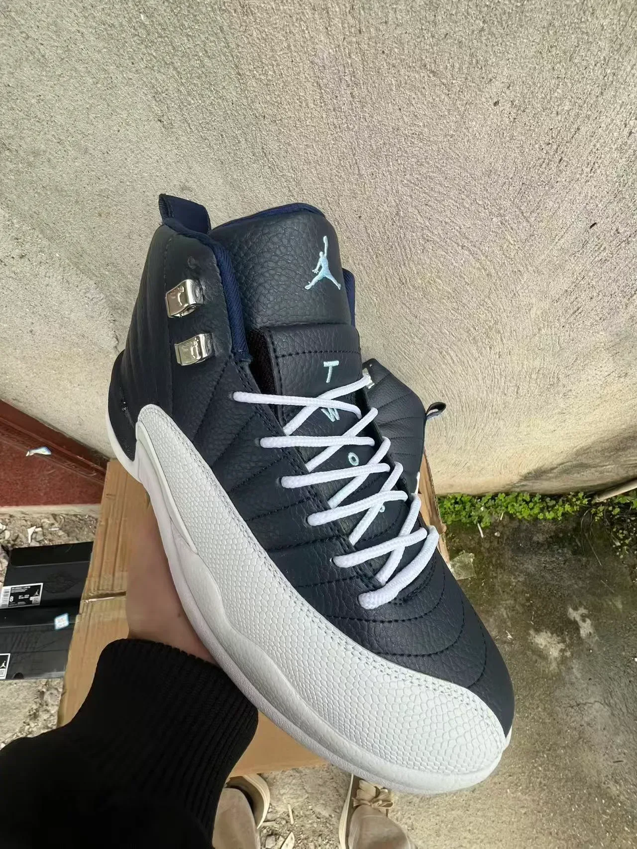 Air Jordan 12 Chaussures de Basket en Cuir Matelassé Navy et Blanc 2