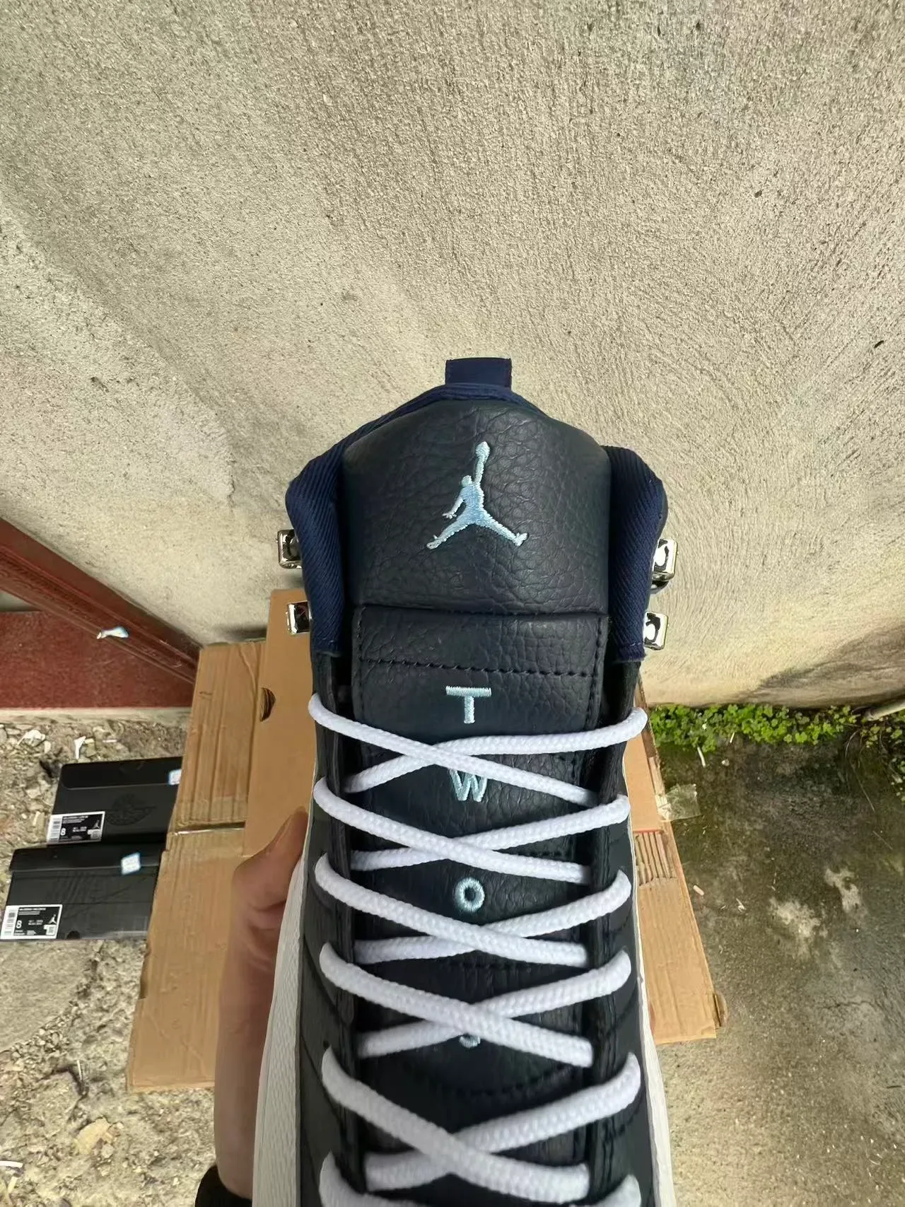 Air Jordan 12 Chaussures de Basket en Cuir Matelassé Navy et Blanc 4