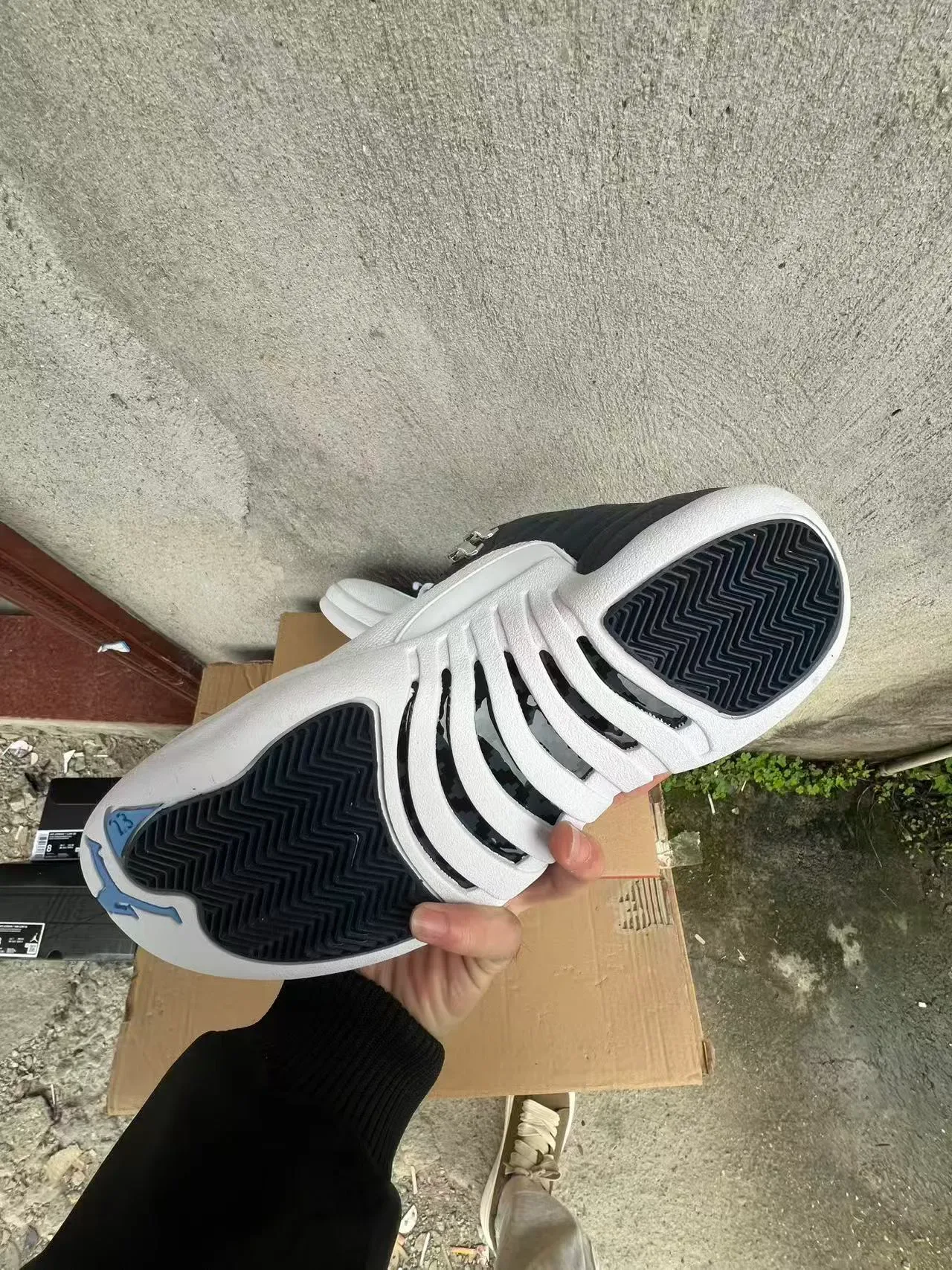 Air Jordan 12 Chaussures de Basket en Cuir Matelassé Navy et Blanc 6