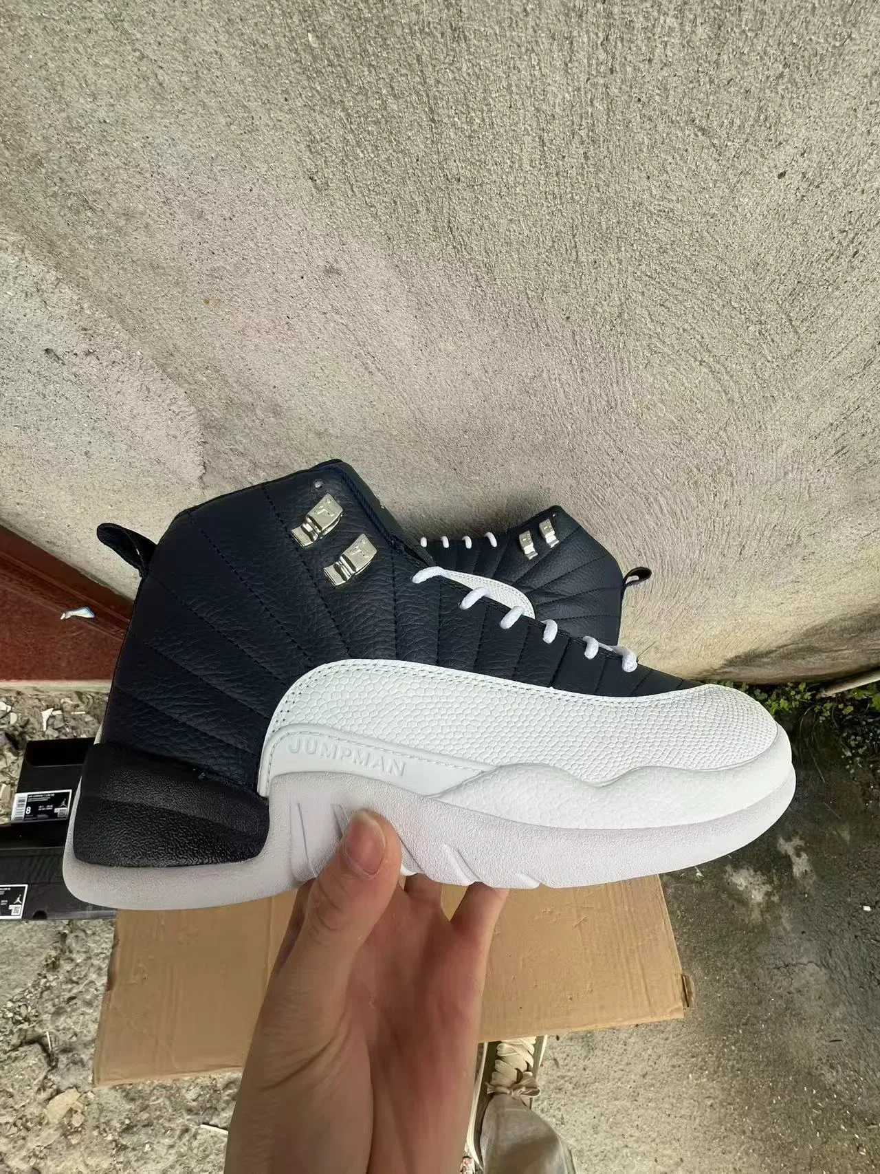 Air Jordan 12 Chaussures de Basket en Cuir Matelassé Navy et Blanc 7
