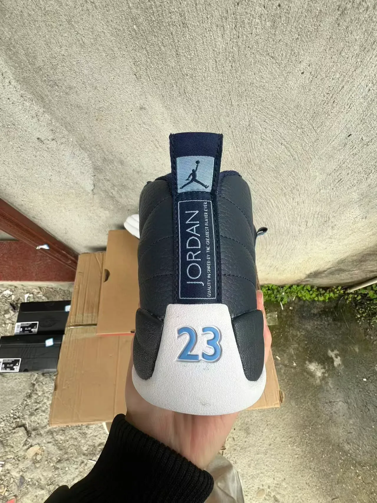 Air Jordan 12 Chaussures de Basket en Cuir Matelassé Navy et Blanc 8