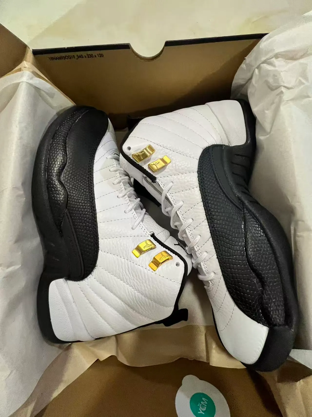 Air Jordan 12 أبيض أسود ذهبي أحذية كرة السلة 9