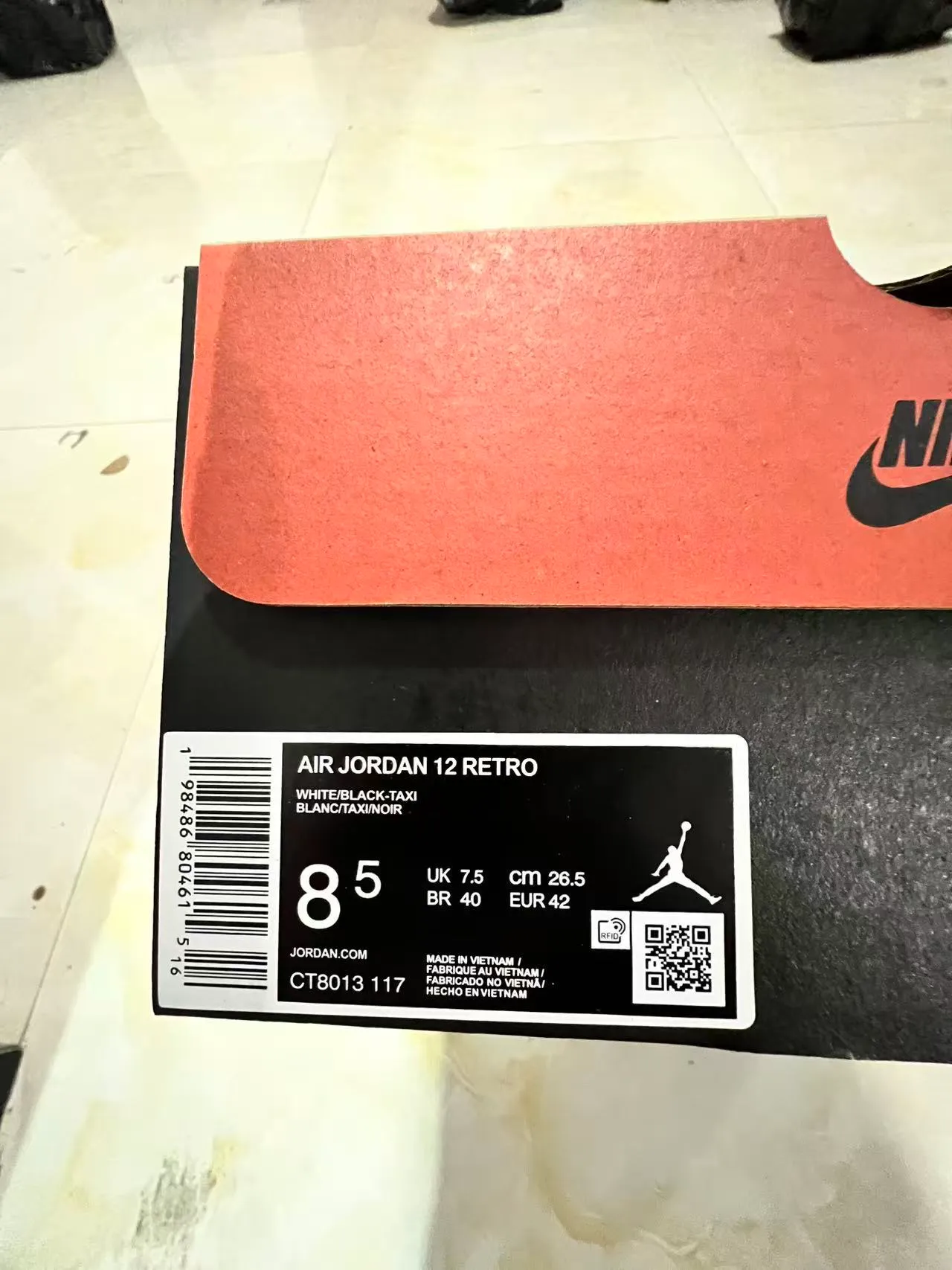 Air Jordan 12 أبيض أسود ذهبي أحذية كرة السلة 10