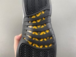 Tênis de basquete Air Jordan 12 branco preto dourado 10