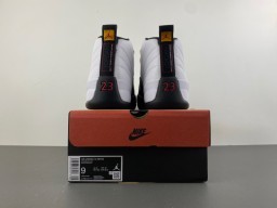Tênis de basquete Air Jordan 12 branco preto dourado 18