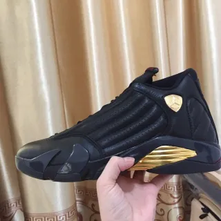 Zapatillas de baloncesto Air Jordan 14 negras y doradas