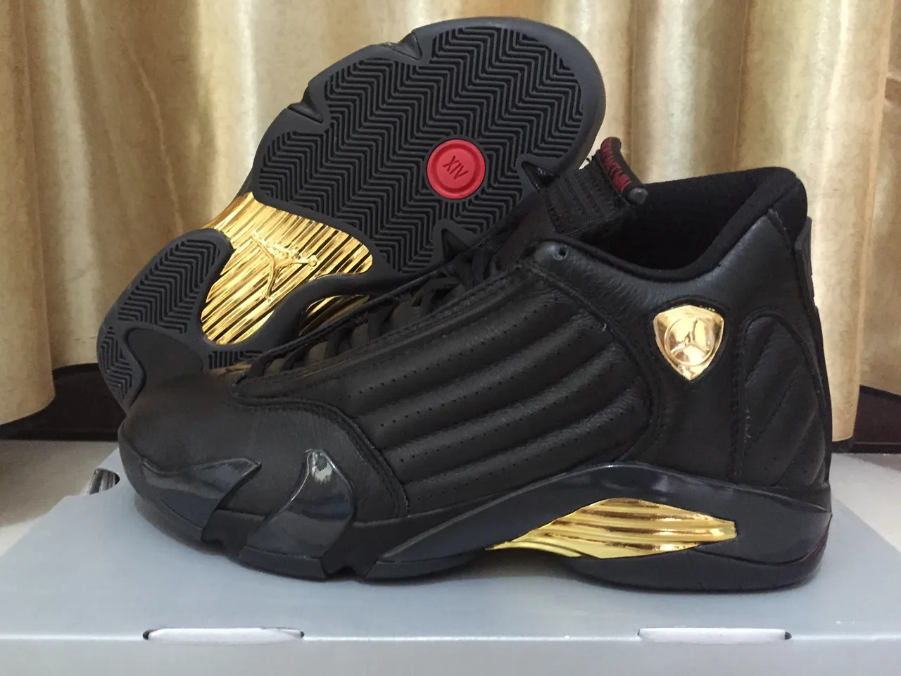 Tênis de basquete Air Jordan 14 preto e dourado 5