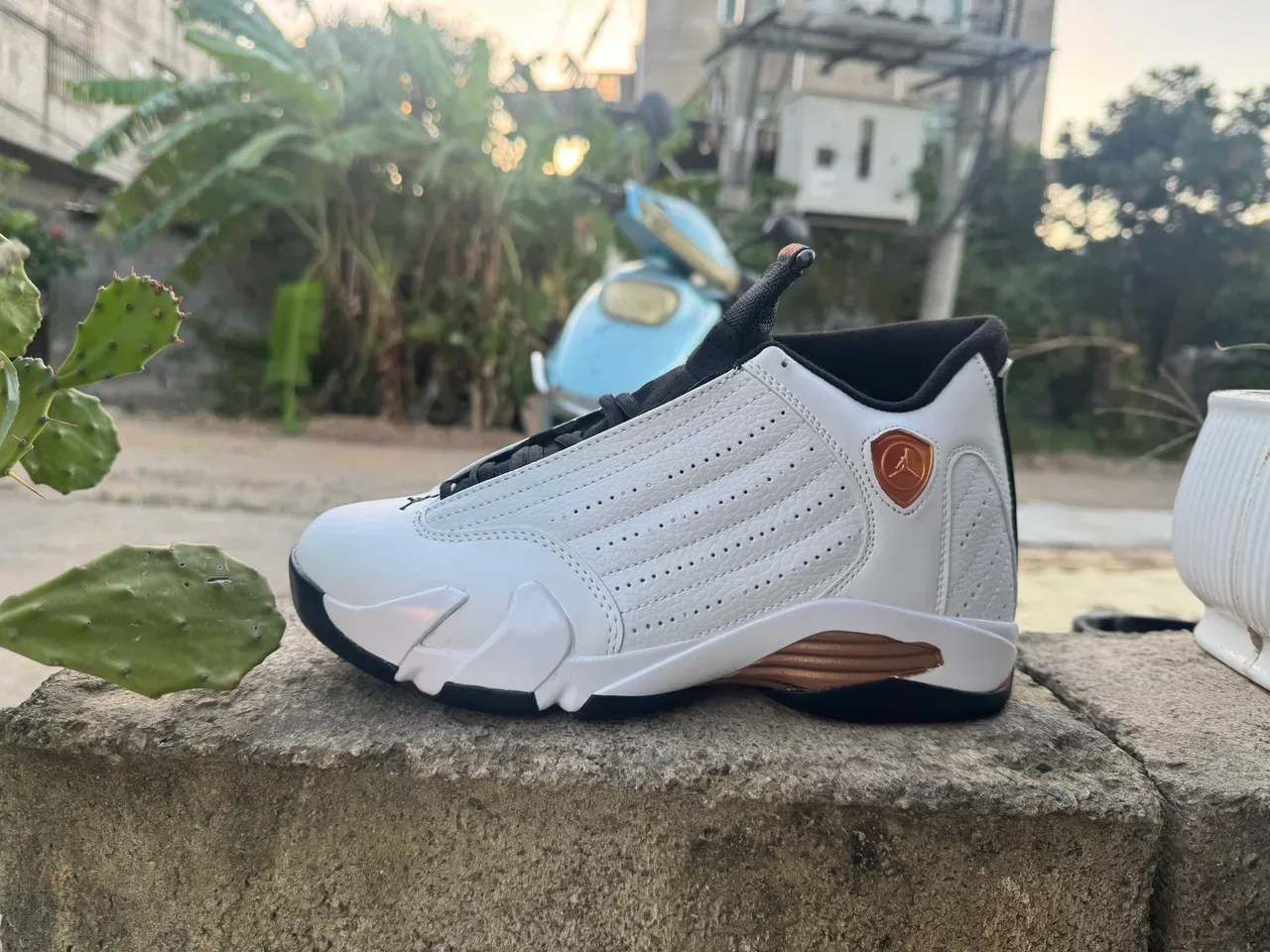 Air Jordan 14 Blanc Noir Or Chaussures de Basket 2