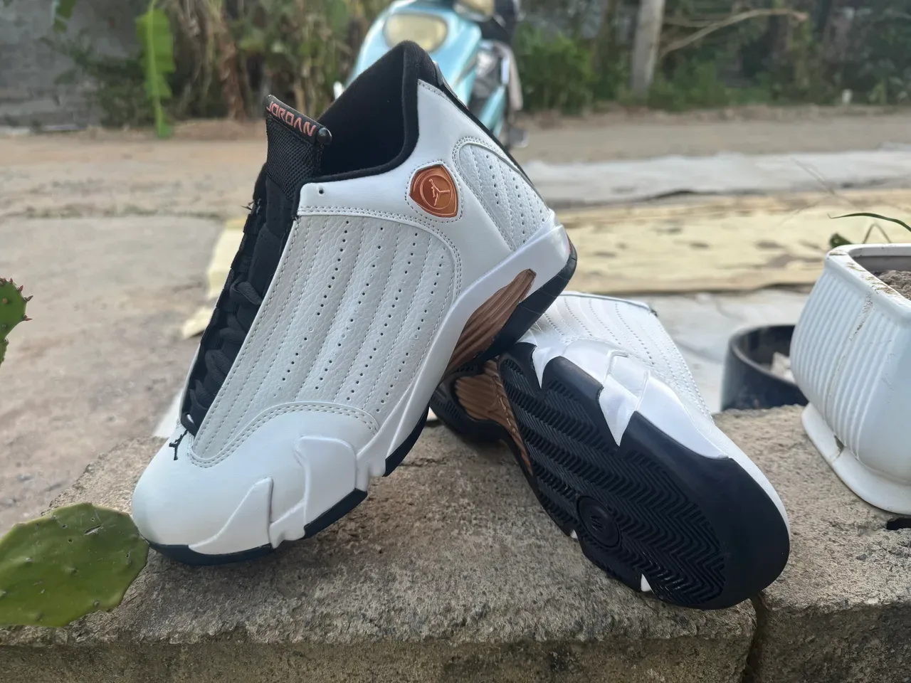 Air Jordan 14 Blanc Noir Or Chaussures de Basket 3