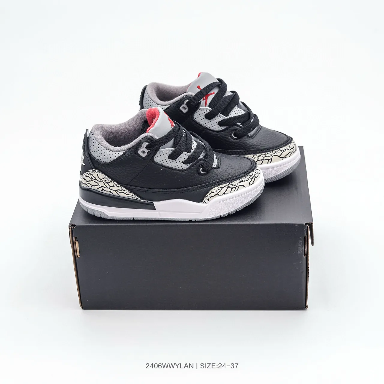 حذاء كرة السلة Air Jordan 3 للأطفال بلون أبيض وبرتقالي بنقشة الفيل 16