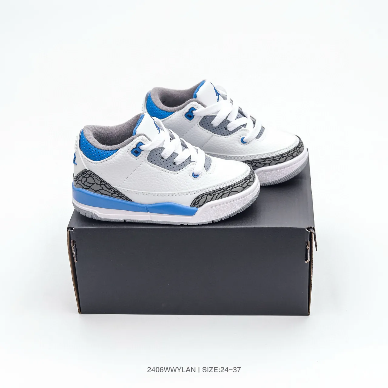 حذاء كرة السلة Air Jordan 3 للأطفال بلون أبيض وبرتقالي بنقشة الفيل 22