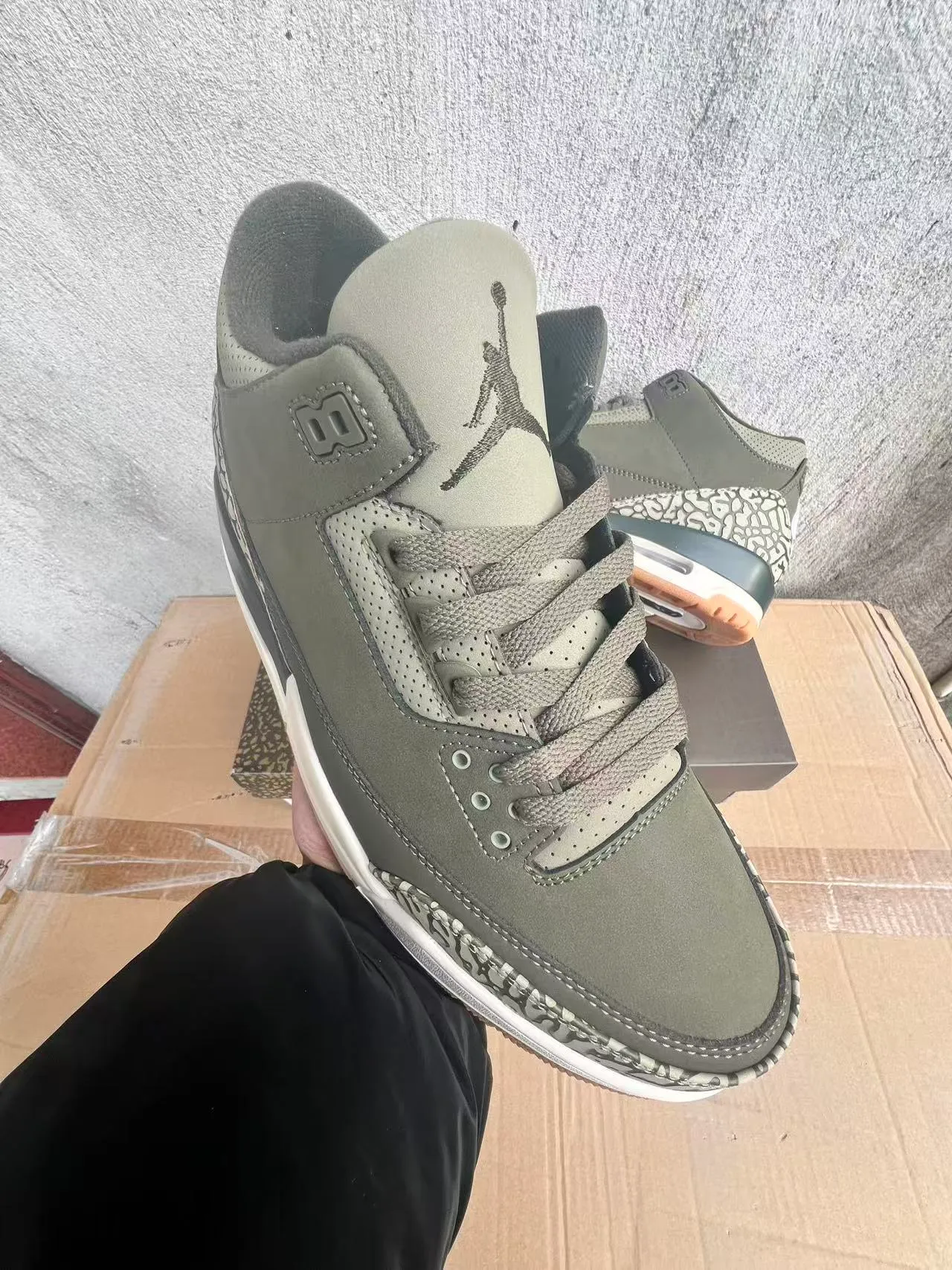 Air Jordan 3 橄榄绿爆裂纹篮球鞋 2