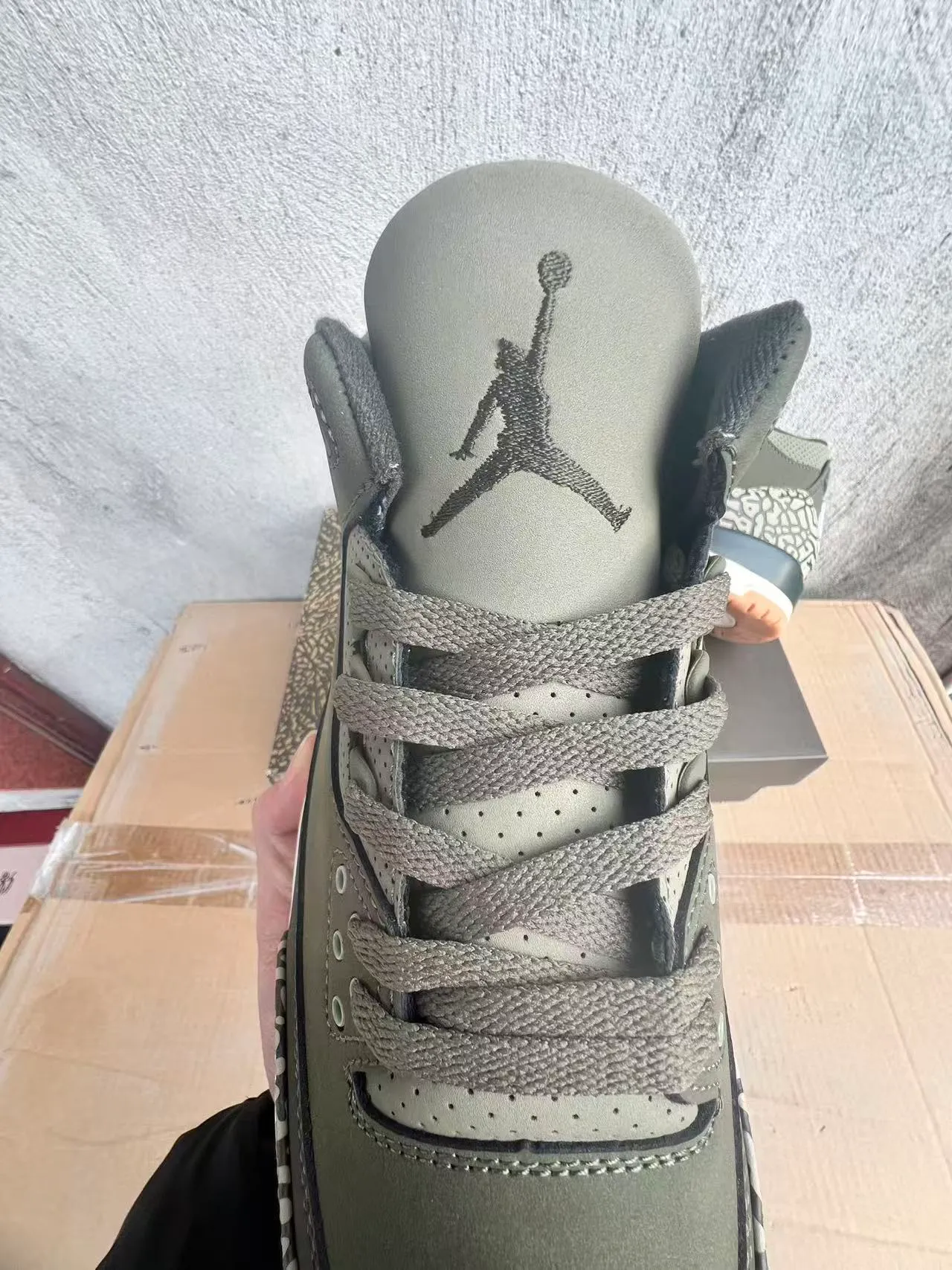 Air Jordan 3 橄榄绿爆裂纹篮球鞋 4