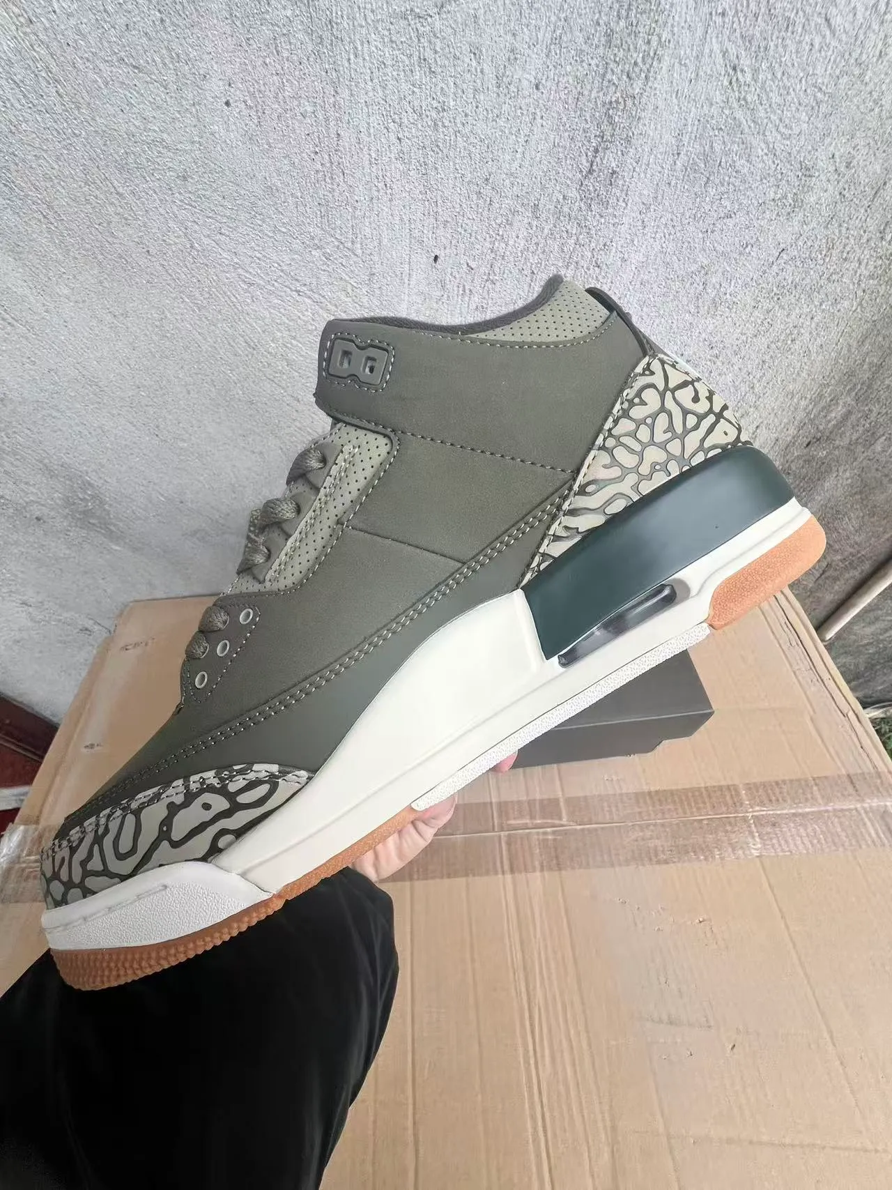 Air Jordan 3 橄榄绿爆裂纹篮球鞋 5