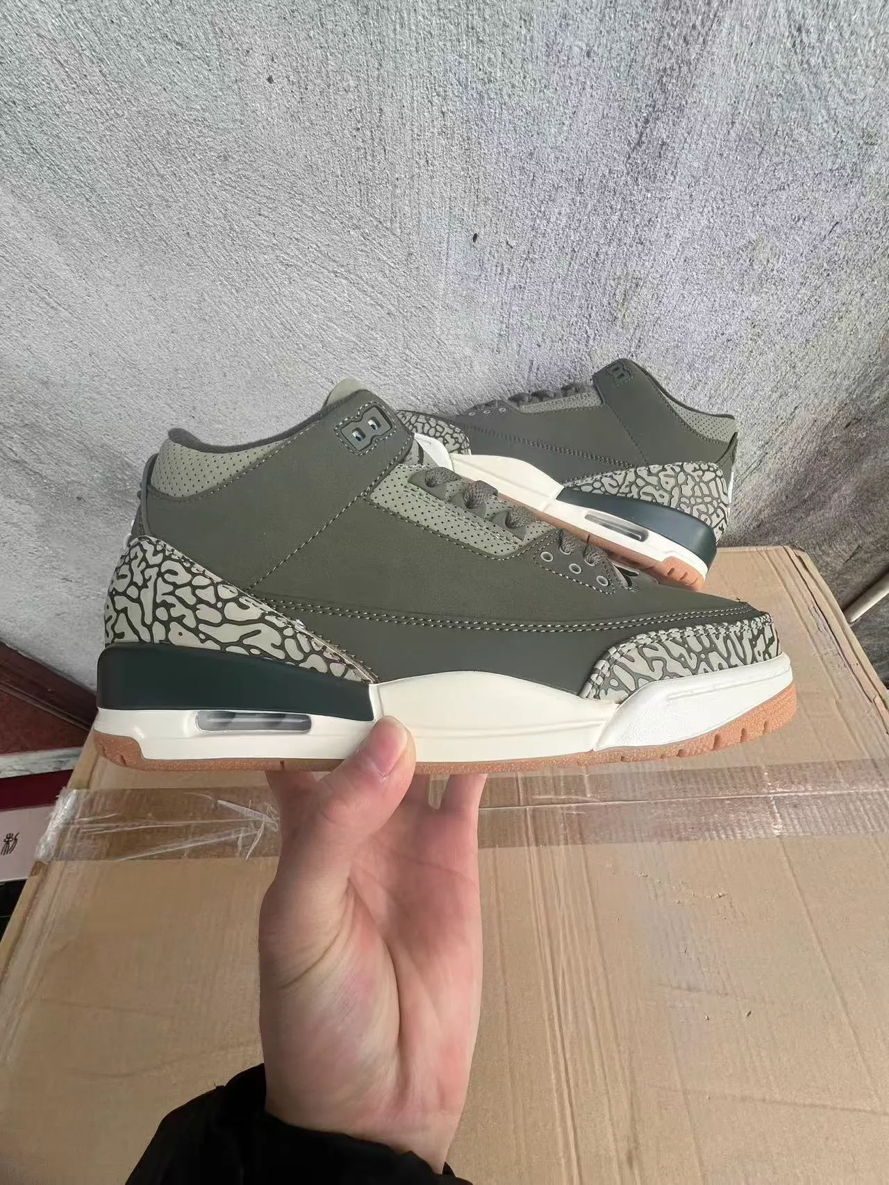 Air Jordan 3 橄榄绿爆裂纹篮球鞋 7