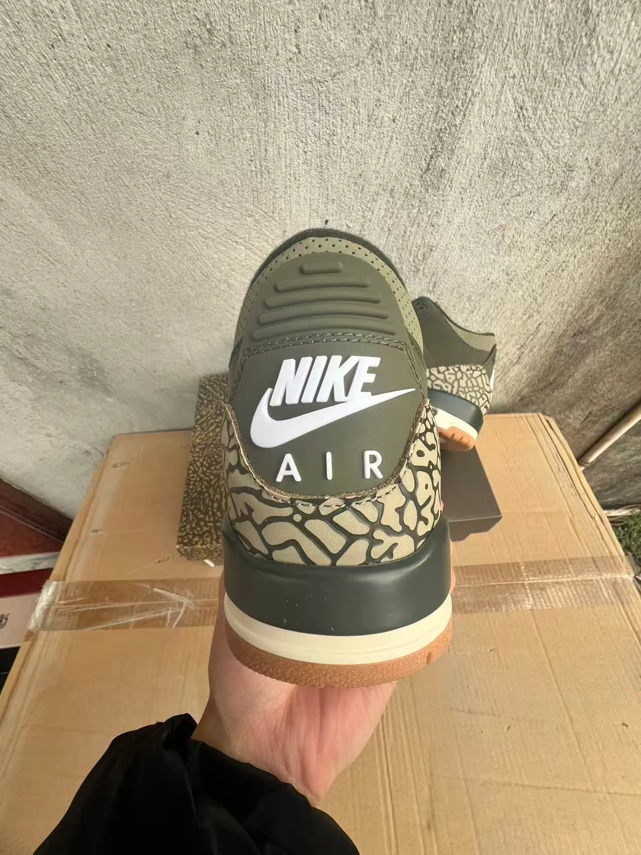 Air Jordan 3 橄榄绿爆裂纹篮球鞋 9