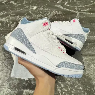 Tênis de basquete Air Jordan 3 branco e azul-claro com estampa de elefante