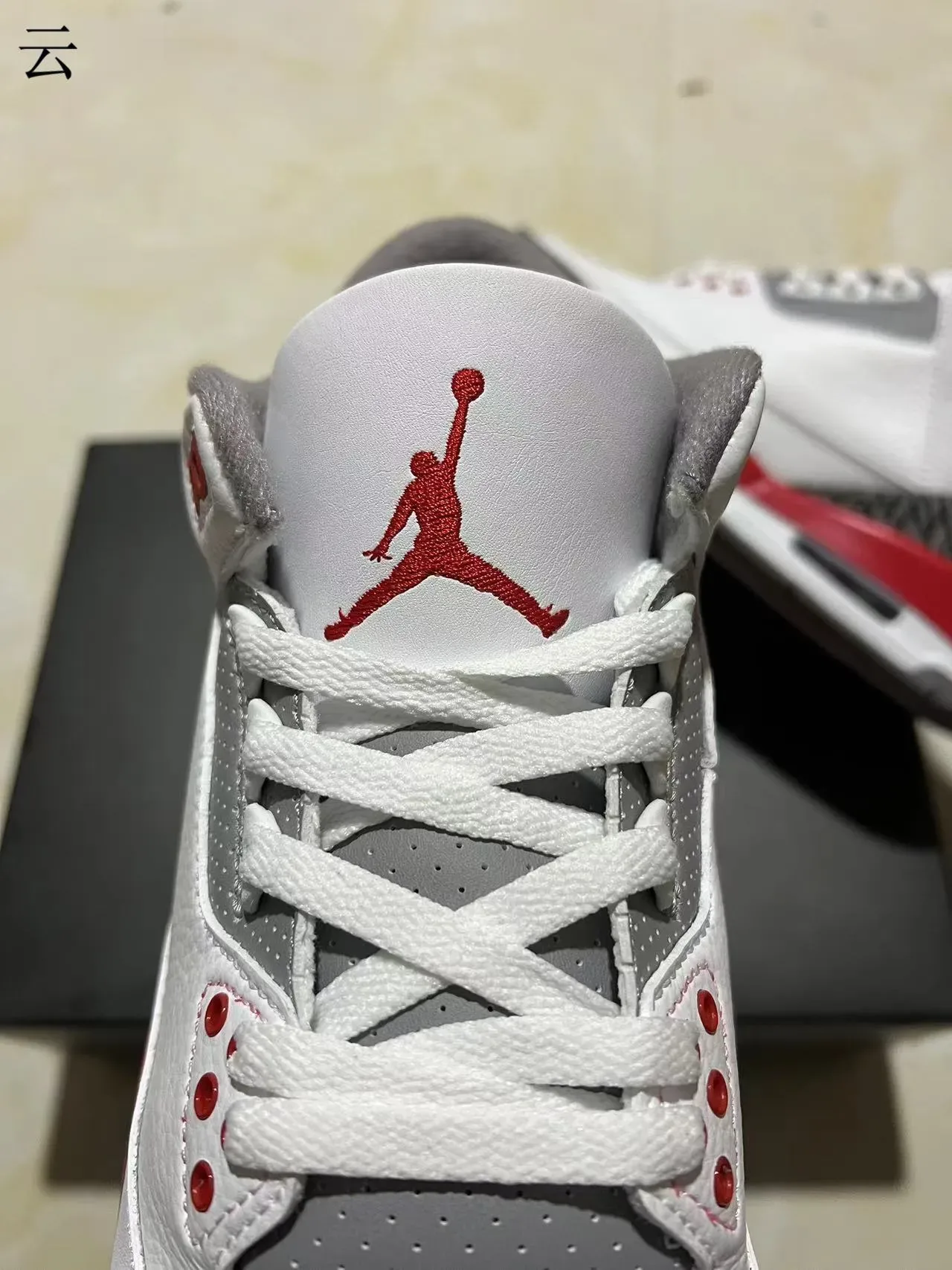 Air Jordan 3 أحذية كرة السلة البيضاء والحمراء الفيل 7