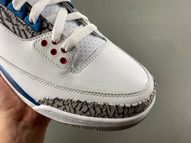 Chaussures de basketball Air Jordan 3 blanc et bleu royal à motif éléphant 2