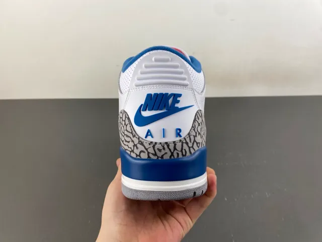 Chaussures de basketball Air Jordan 3 blanc et bleu royal à motif éléphant 4