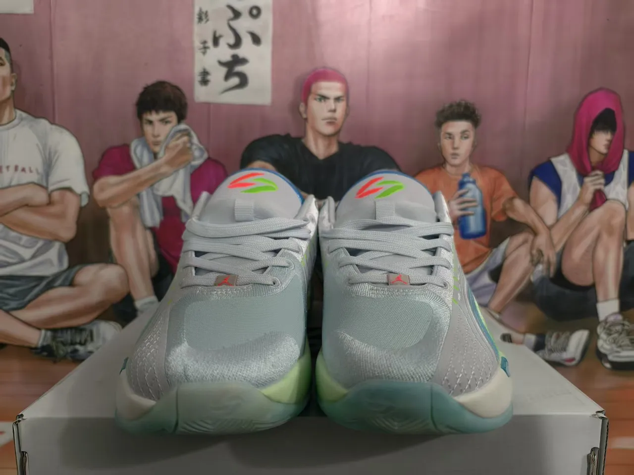 حذاء كرة السلة Air Jordan 37 باللون الرمادي والأزرق بنعل أوسط مموج بطبقات وجزء علوي شبكي وقفص صناعي 4