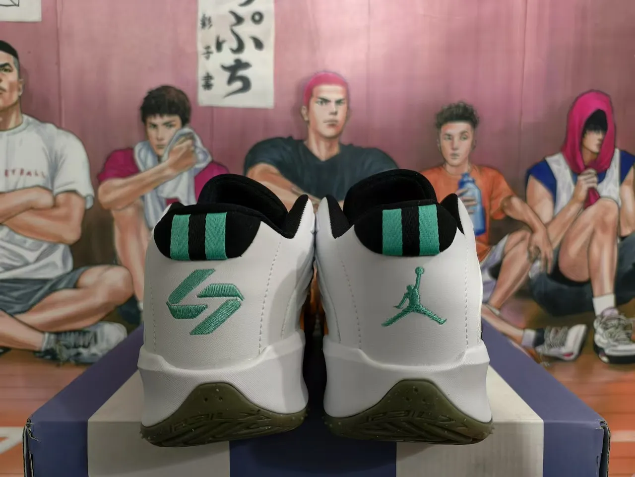 Tênis de basquete Air Jordan 37 branco preto laranja salpicado 2