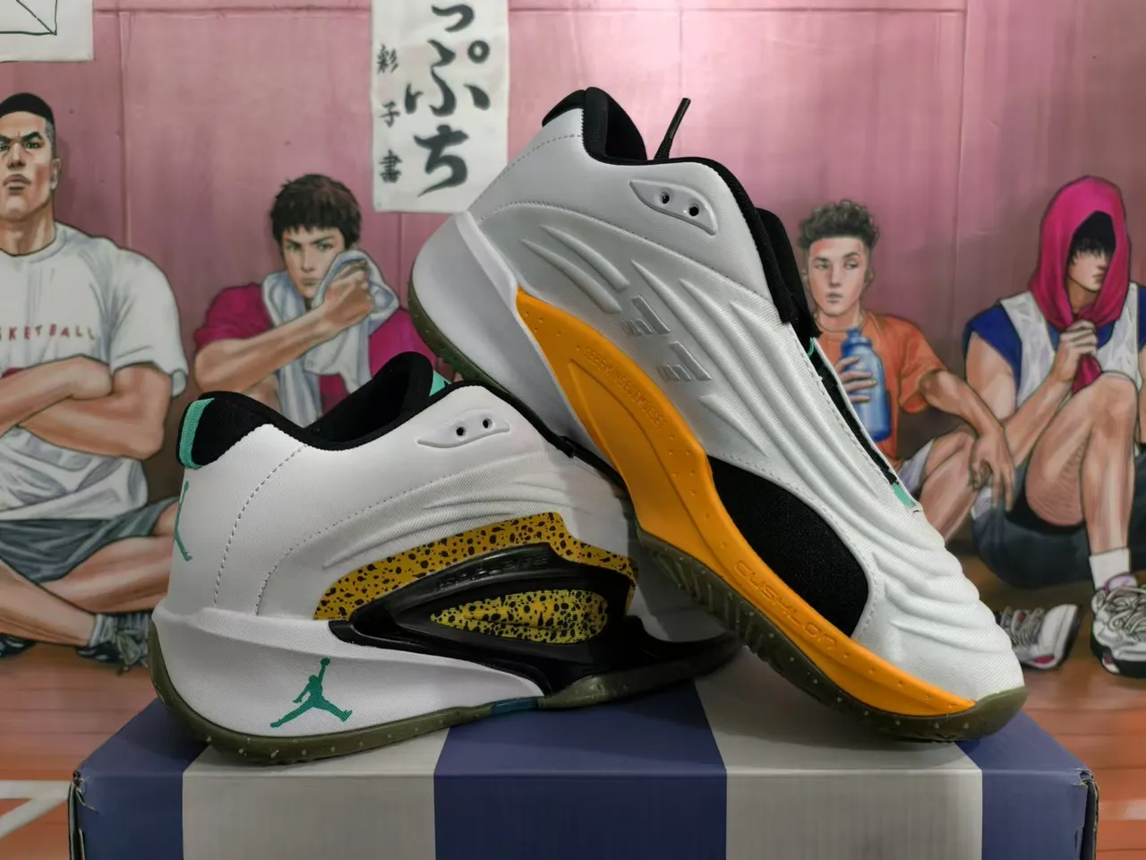 Tênis de basquete Air Jordan 37 branco preto laranja salpicado 5