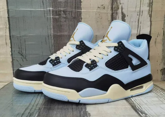 Air Jordan 4 Azul claro preto creme tênis de basquete 3