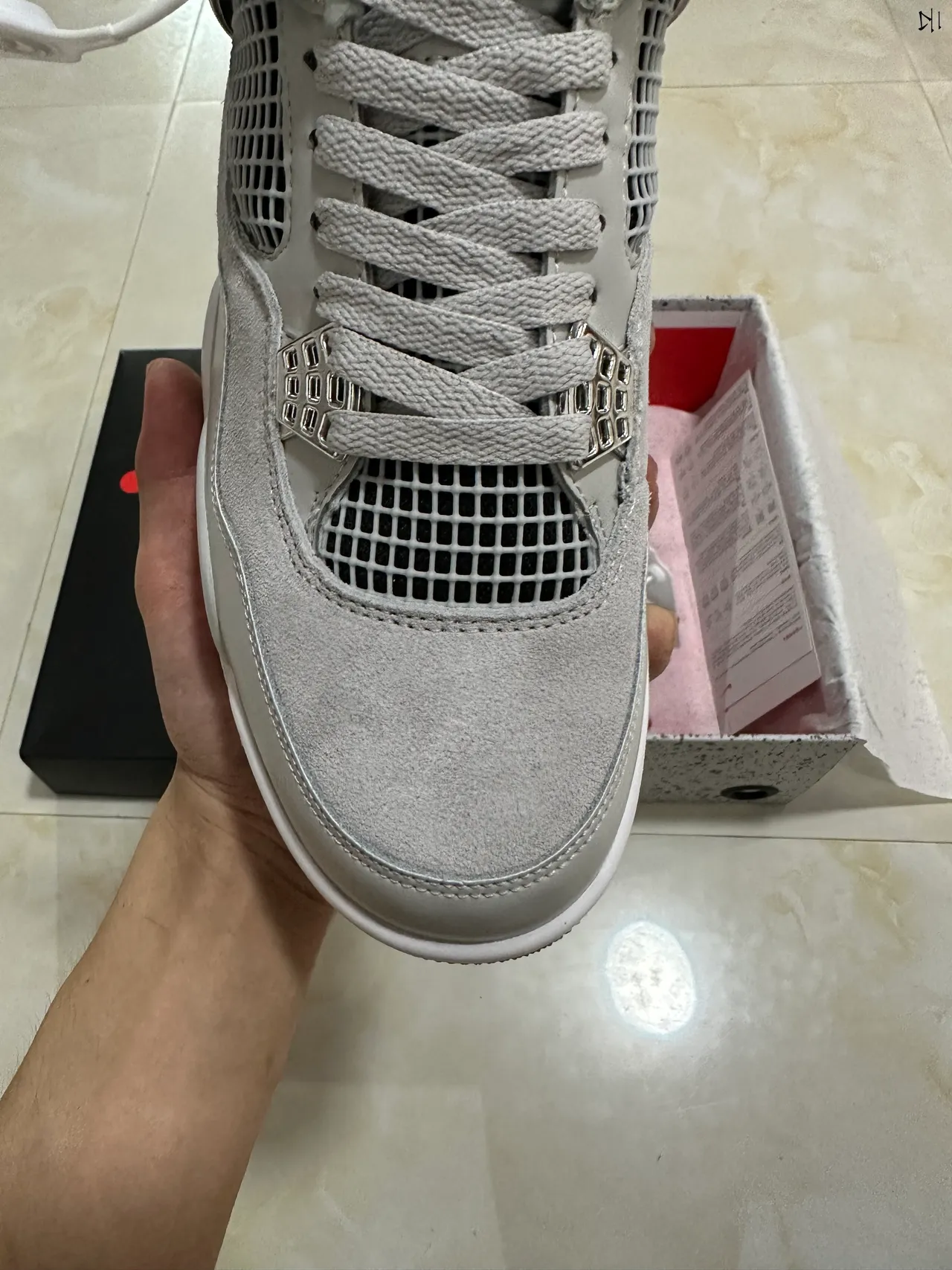 حذاء كرة السلة Air Jordan 4 رمادي فاتح وفضي معدني 3