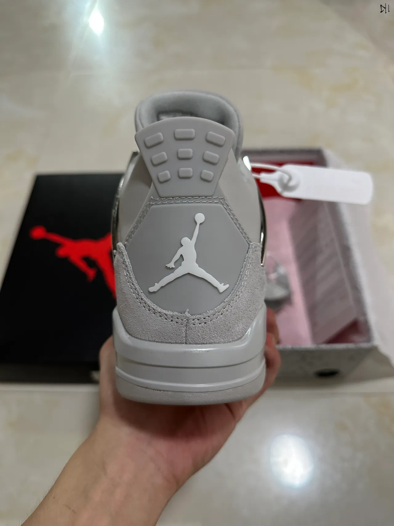 حذاء كرة السلة Air Jordan 4 رمادي فاتح وفضي معدني 7