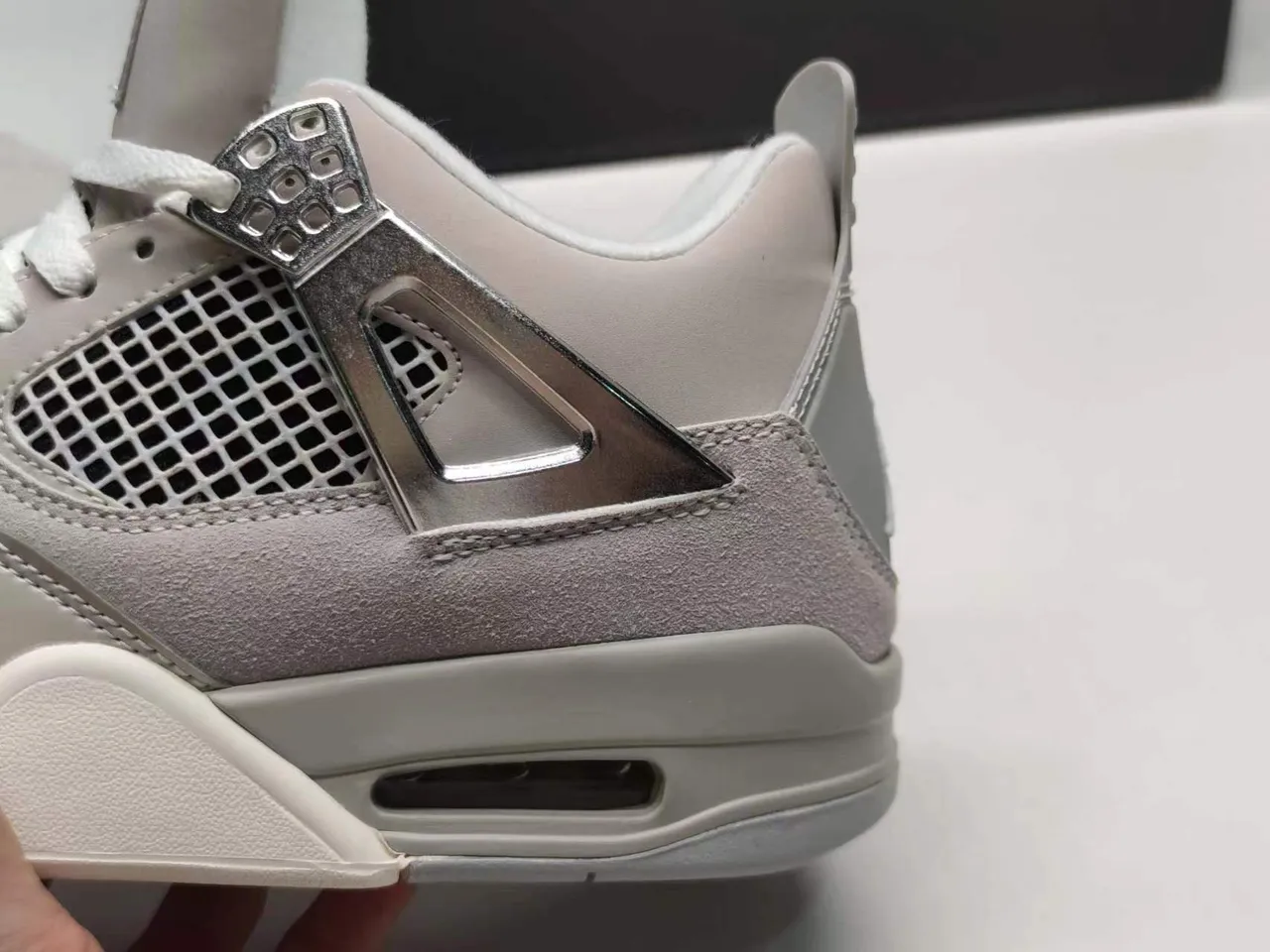 Air Jordan 4 Monochrome Gray Metallic Lace Lock Basketball Shoes 2