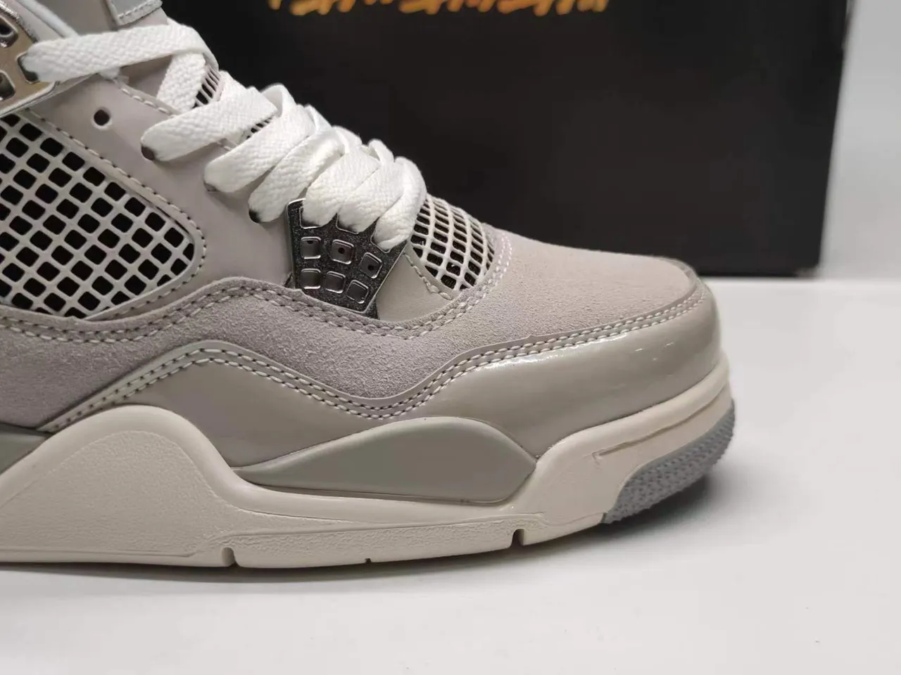 Air Jordan 4 Monochrome Gray Metallic Lace Lock Basketball Shoes 4
