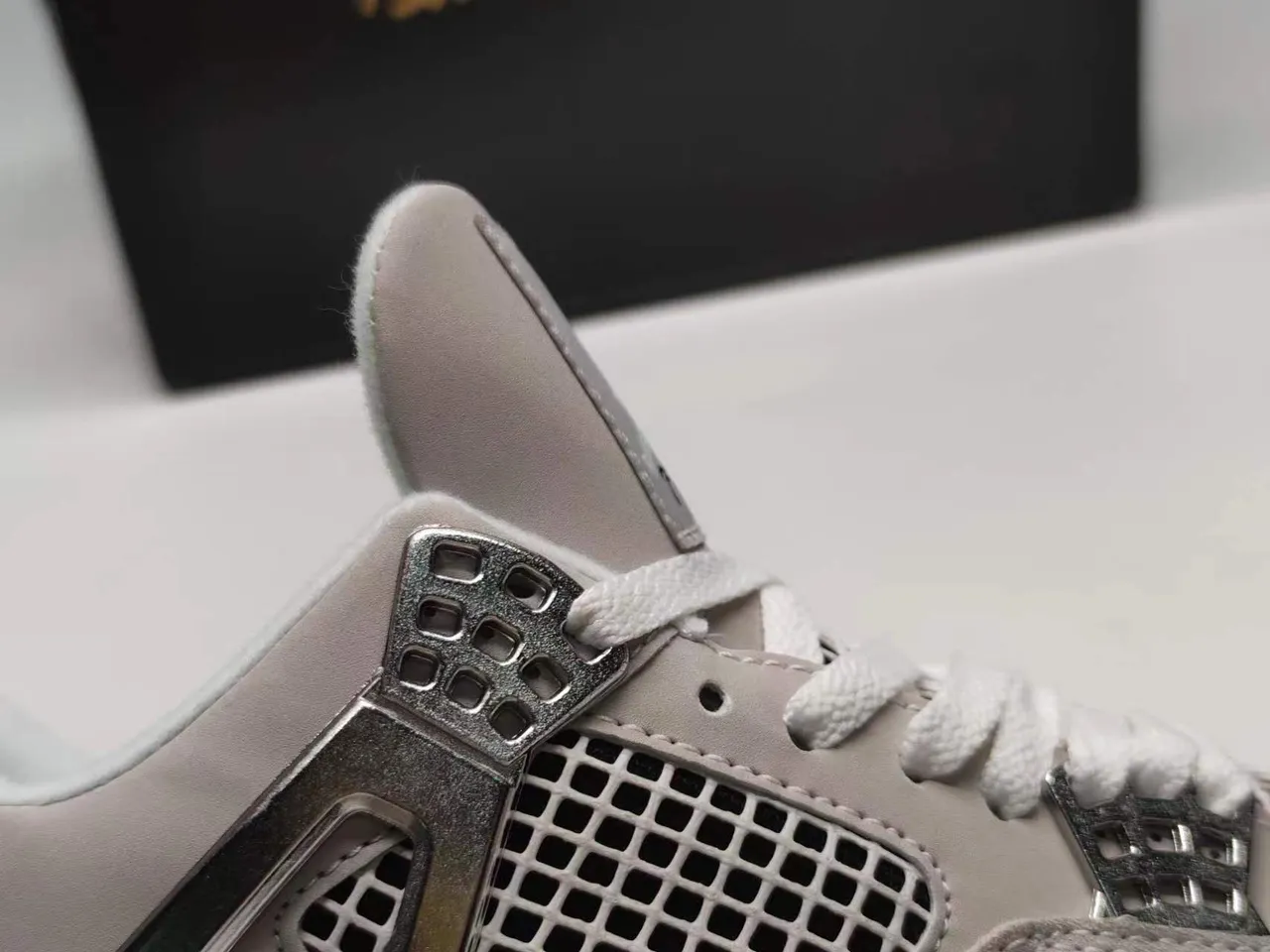 Air Jordan 4 Monochrome Gray Metallic Lace Lock Basketball Shoes 5