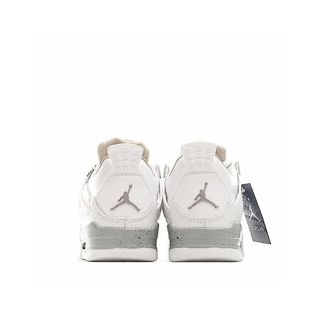 Chaussures de basketball Air Jordan 4 Retro noir et or 16