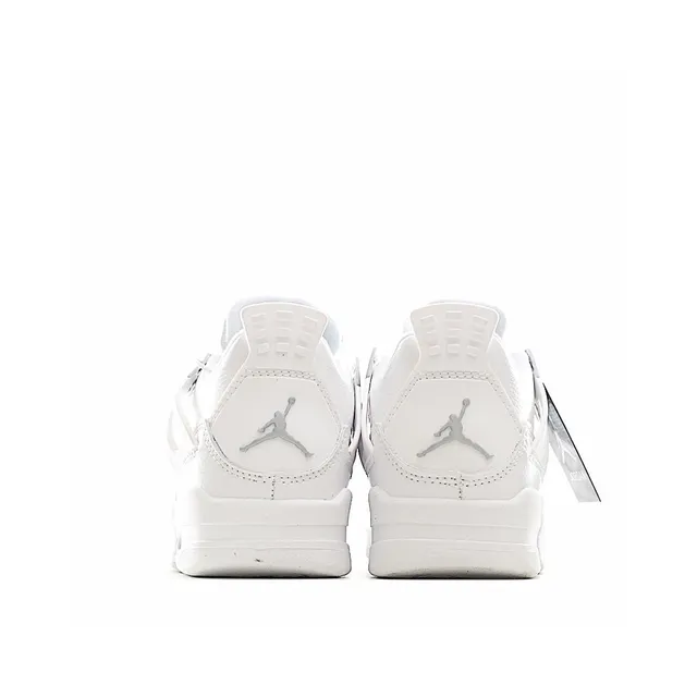 Chaussures de basketball Air Jordan 4 Retro noir et or 22